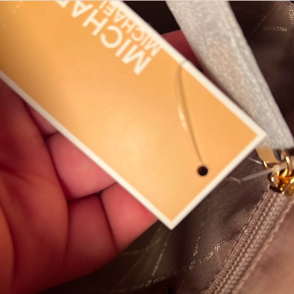 NEW WITH TAGS MICHAEL KORS Tan leather tote bag🤎🤎 - Picture 3 of 4